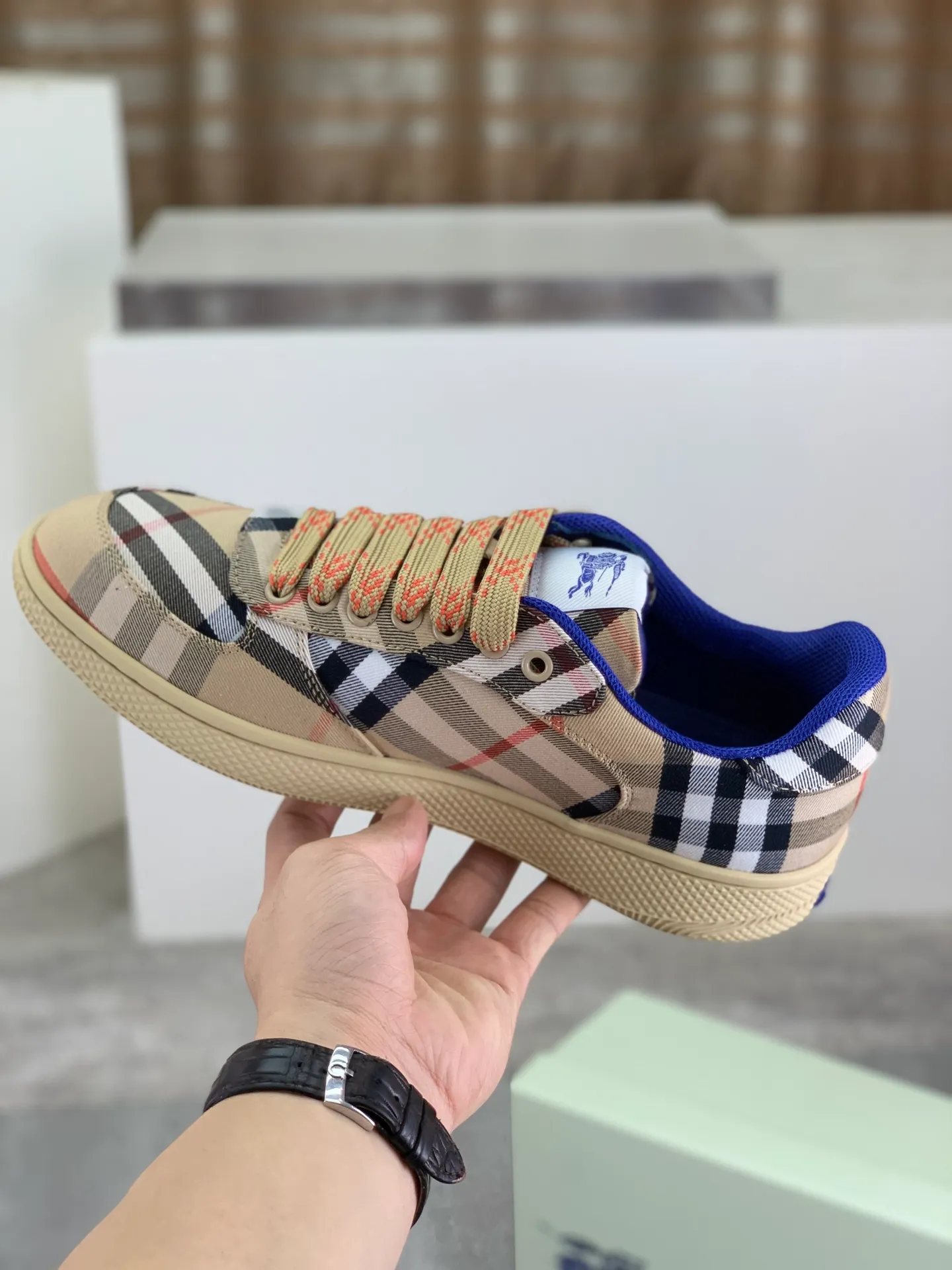 Factory price P580 [BURBERRY] Burberry - High-end quality original order (couples 🧑‍🤝‍🧑 style) - Upper: imported 🔝 original material - Lining: cowhide lining, feet; water-dyed cowhide - Outsole: ultra-light TPR rubber; two-color molded outsole - Ultra-high quality control, fine workmanship: highlighted (high-end, extravagance, grade) -Size: 35-46 (male 38 46 Female 35 40 Customized)·Color: 5️⃣colors available